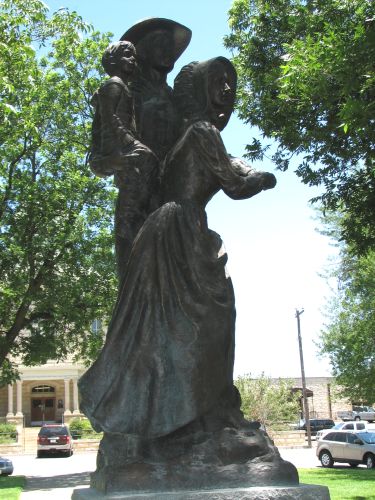 Davy Crockett Statue